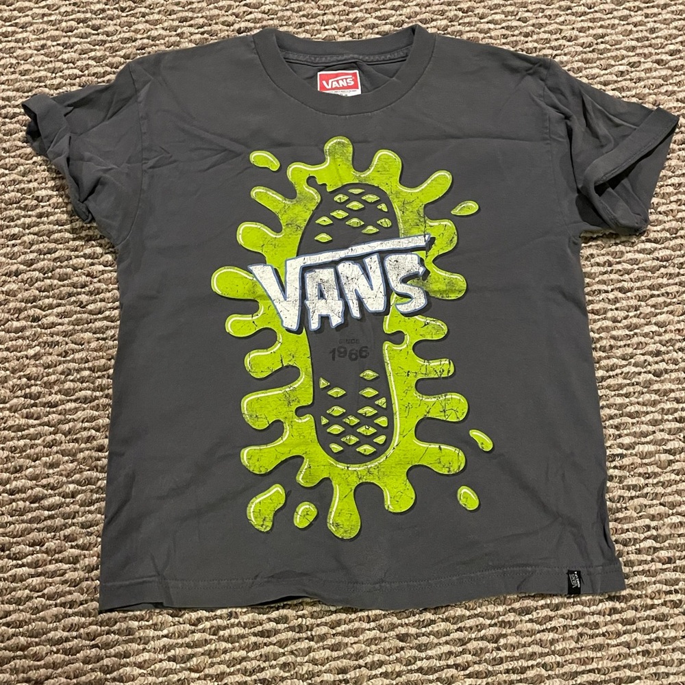 Vans Slime Shirt, Kids large. I am a reg small and this fits me :)